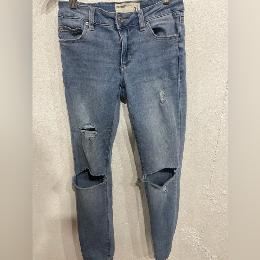 Garage lightwashed ripped jeans